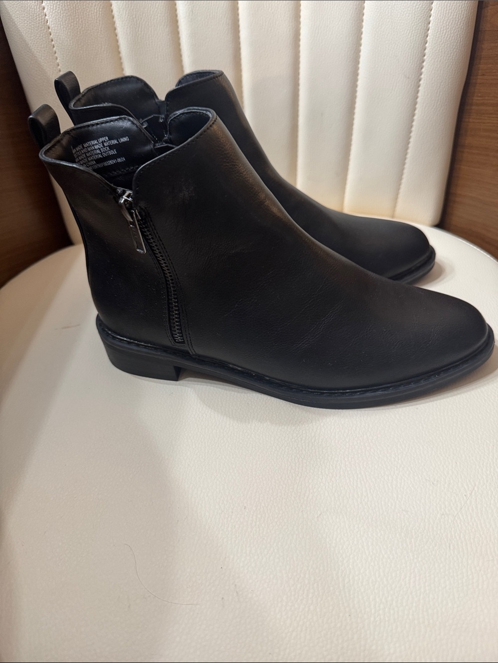 Universal Thread Black Side-Zip Chelsea Ankle Boots